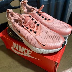 Nike 270